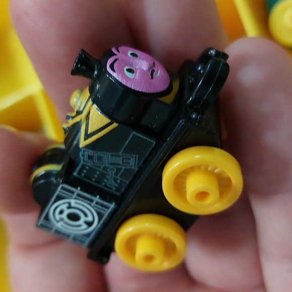 Thomas&Friends DC Super Friends Collector’s Playwheel CarrryCase•11 MiniTrains - Picture 12 of 16